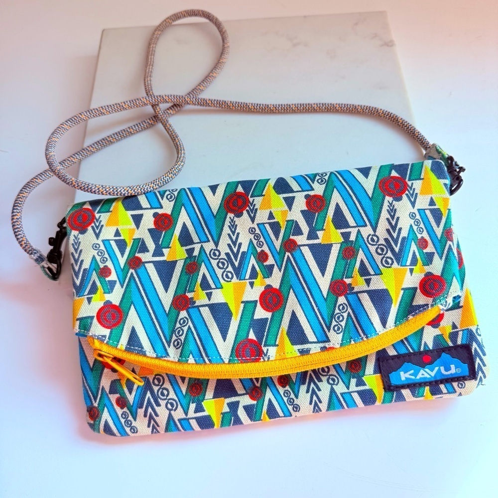 NWOT Kavu Slingaling Fold Over Woodland Art Crossbody